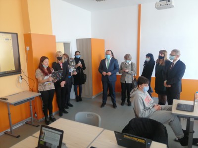 министър на образованието в ПГХТТ (6)