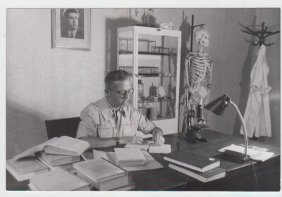 Димитър Димов в работния си кабинет, София, 1952 г.