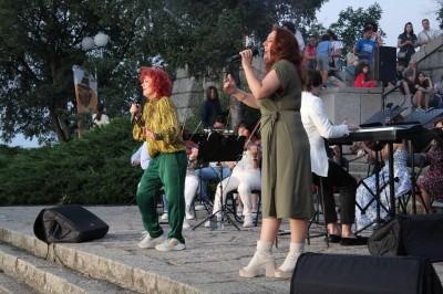 Hilyadi-plovdivchani-tantsuvaha-na-varha-na-halm-Bunardzhika-12